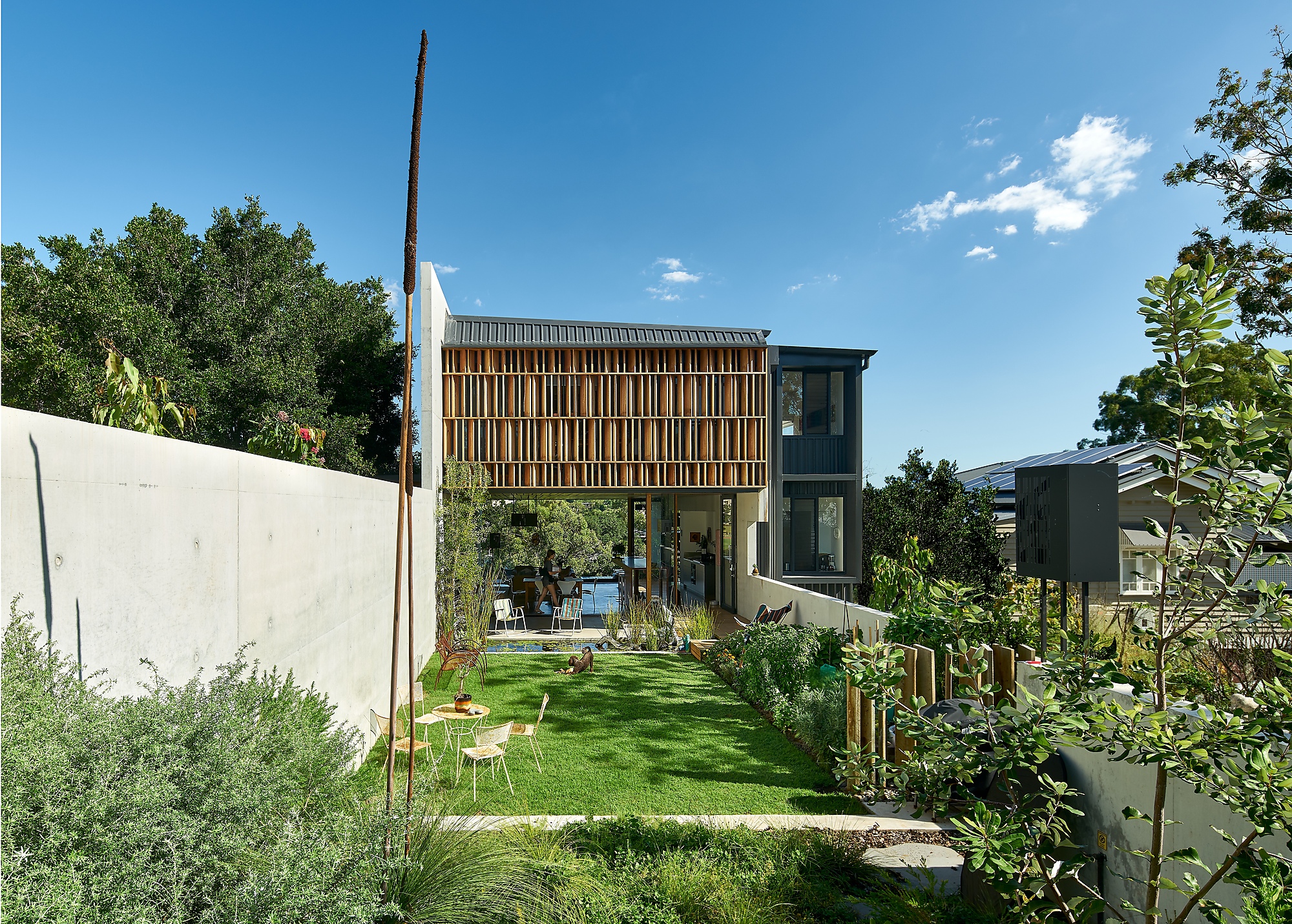 Interior photograph of Riverbank House by Alex Chomicz